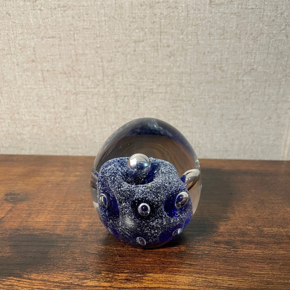 Dynasty Gallery Heirloom Collectibles Blue Controlled Bubble Glass Paperweight